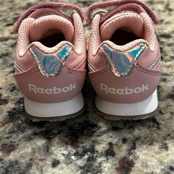 Kids Reebok shoes - Picture 3 of 4